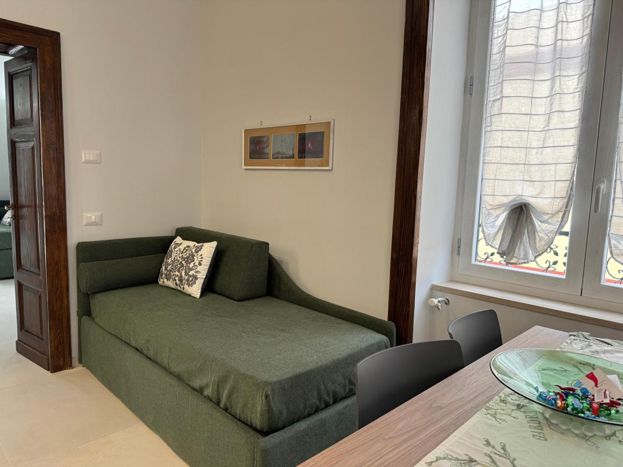 Apartment Il Cammeo 2 Guest House, Near Pompeii And Vesuvius
